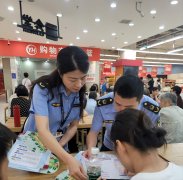 为参取者们细致了若何准确查看食物标